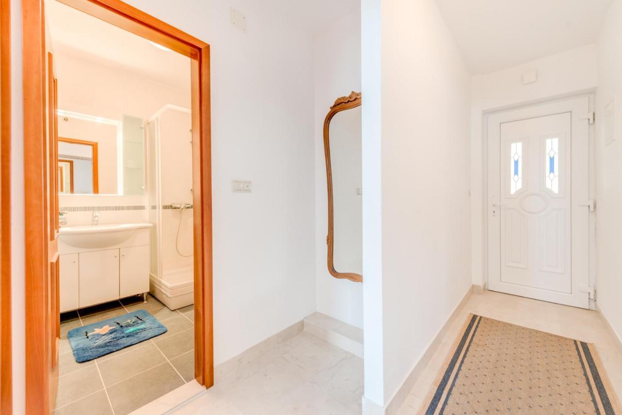 Apartmani Mirta Omis A Zewnętrze zdjęcie